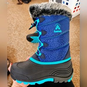 Girls or boys Kamik snow boots size 5